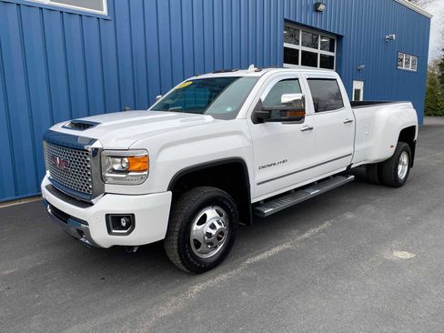 Used 2017 GMC Sierra 3500 Denali w/ Duramax Plus Package image 2