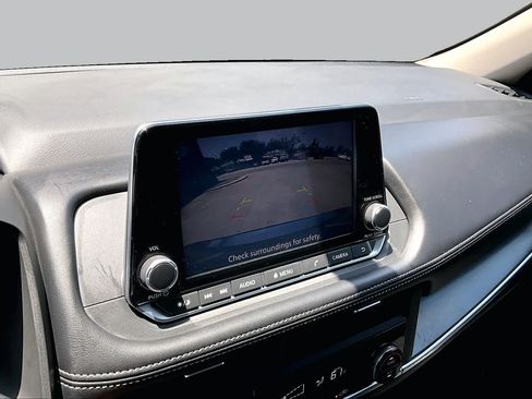 Certified 2025 Nissan Rogue SV FWD image 25
