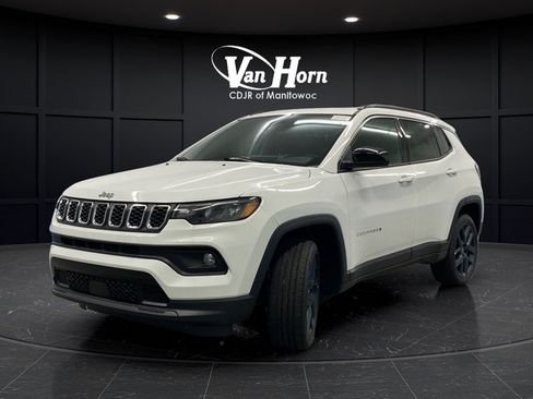New 2026 Jeep Compass Latitude AWD/4WD image 3