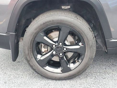 Used 2023 Jeep Grand Cherokee L Altitude image 7