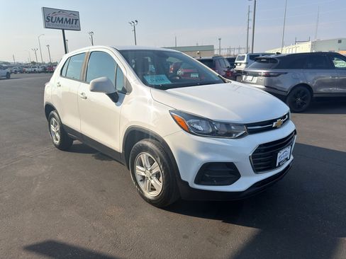 Used 2021 Chevrolet Trax LS AWD/4WD image 4