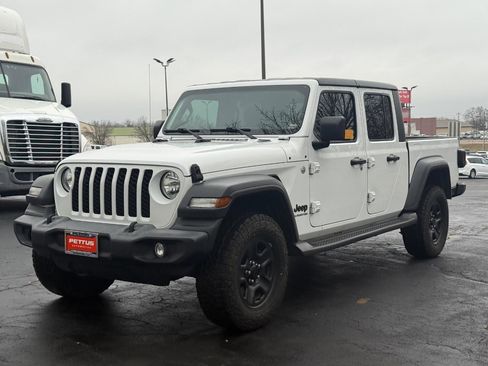 Used 2020 Jeep Gladiator Sport w/ Auxiliary Switch Group AWD/4WD image 9