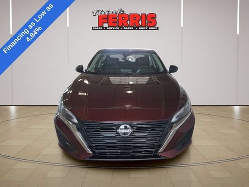 Used 2024 Nissan Altima 2.5 SV FWD image 2