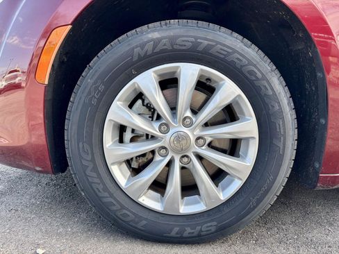 Used 2018 Chrysler Pacifica Touring-L Plus image 16