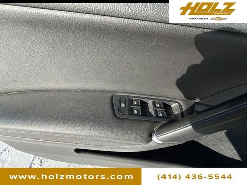 Used 2016 Volkswagen Golf Limited Edition image 24