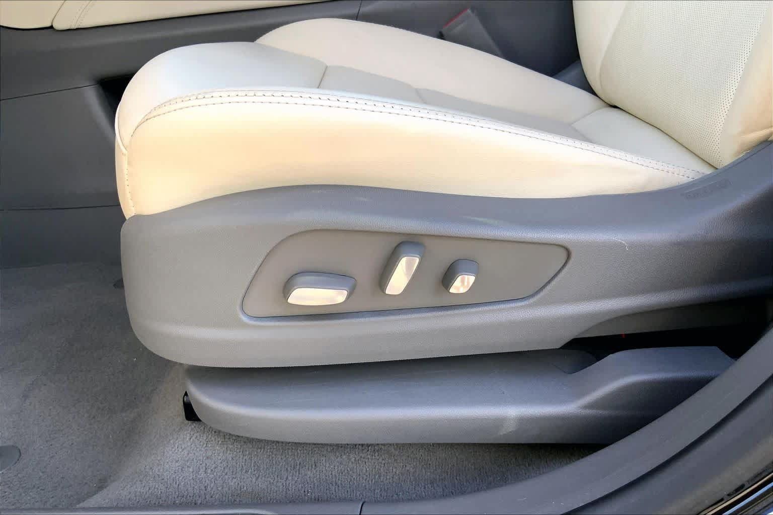 Used 2023 Cadillac XT5 Premium Luxury FWD image 33