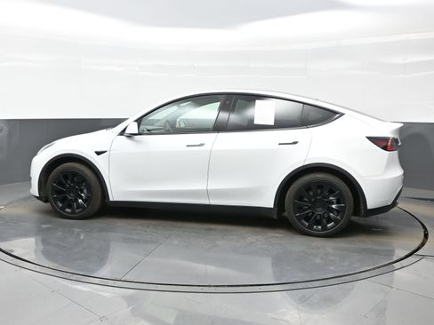 Used 2021 Tesla Model Y 2WD image 3
