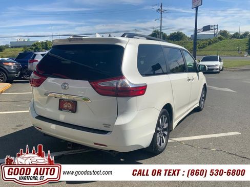 Used 2018 Toyota Sienna XLE AWD 7-Passenger (Natl) image 18