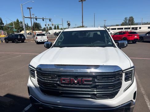 Used 2025 GMC Sierra 1500 SLT AWD/4WD image 2