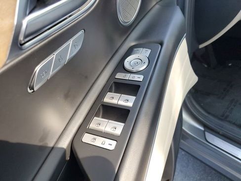 Used 2022 Genesis GV80 2.5T w/ Advanced Package 02 AWD/4WD image 18