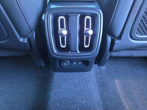 Used 2025 Volvo XC40 B5 Plus AWD/4WD image 39