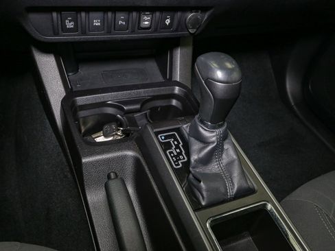 Used 2016 Toyota Tacoma TRD Off-Road image 31