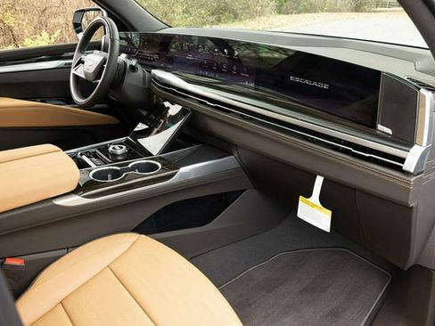 Used 2026 Cadillac Escalade Luxury w/ Touring Package image 81