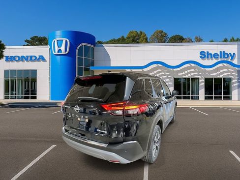 Used 2023 Nissan Rogue SV image 8