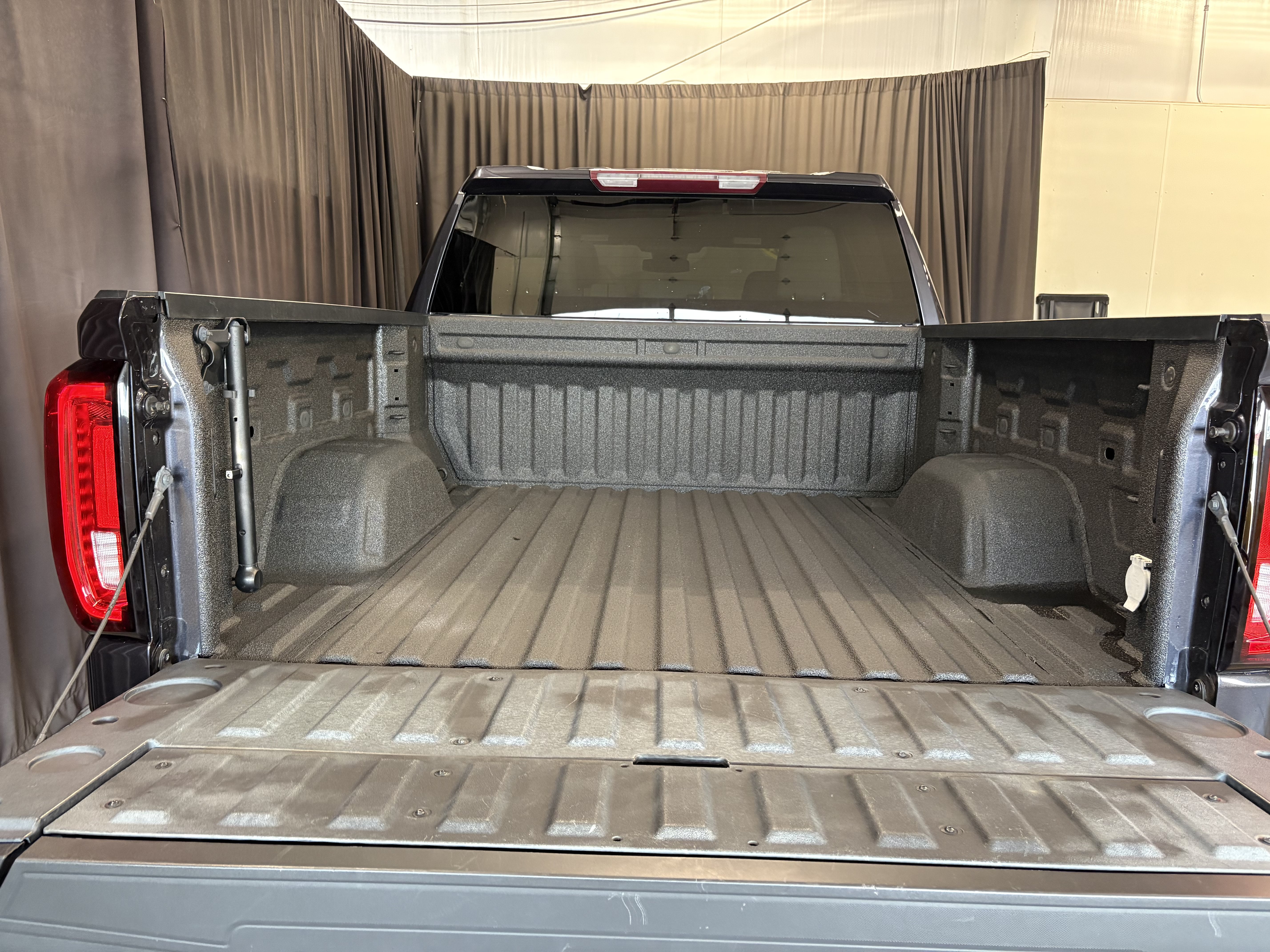 Used 2022 GMC Sierra 1500 SLT w/ SLT Convenience Package AWD/4WD image 31