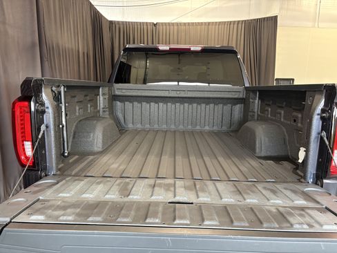 Used 2022 GMC Sierra 1500 SLT w/ SLT Convenience Package AWD/4WD image 31
