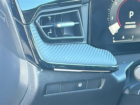 Certified 2025 Nissan Kicks SR image 17