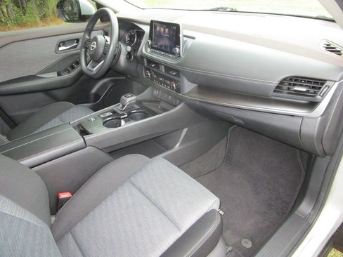 Used 2023 Nissan Rogue SV image 24