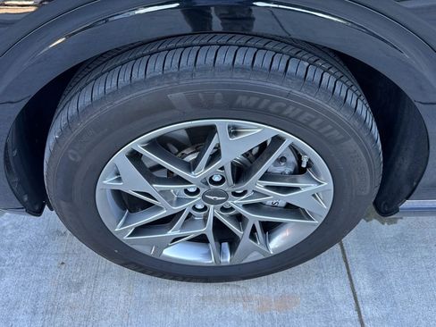 Used 2025 Genesis GV70 2.5T Select w/ Select Package image 19