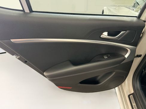 Used 2025 Genesis G70 2.5T AWD/4WD image 27