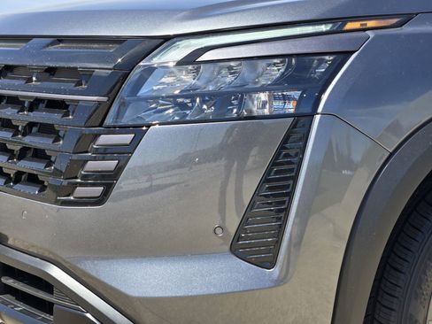 New 2026 Nissan Pathfinder SV image 9