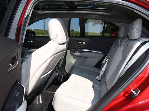 Used 2023 Cadillac XT4 Luxury w/ Cold Weather Package FWD image 16