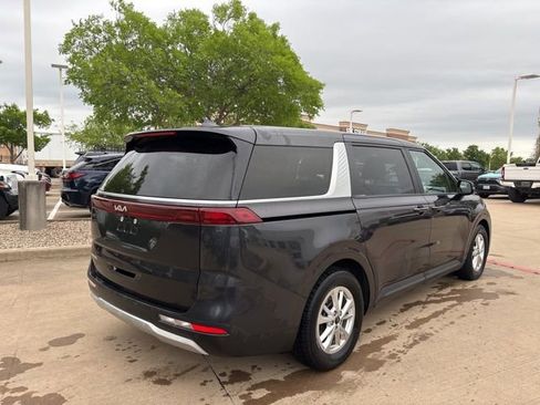 Used 2023 Kia Carnival LX image 5