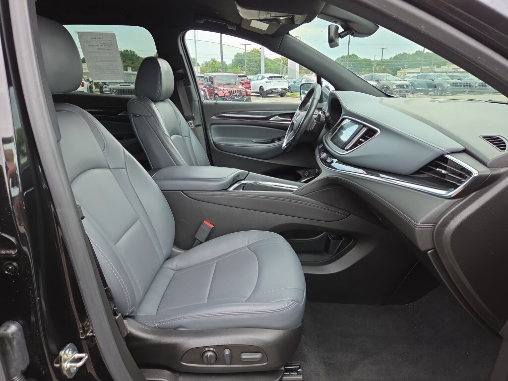 Used 2023 Buick Enclave Essence AWD/4WD image 17