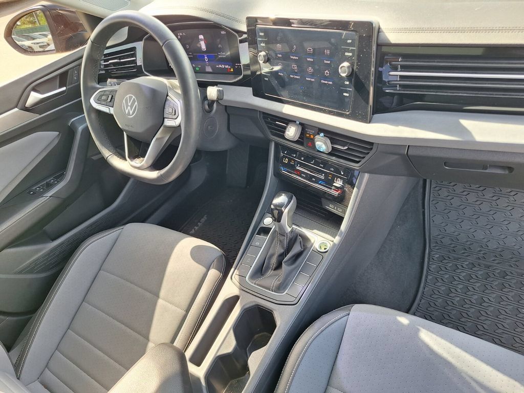 Used 2025 Volkswagen Jetta SE FWD image 22
