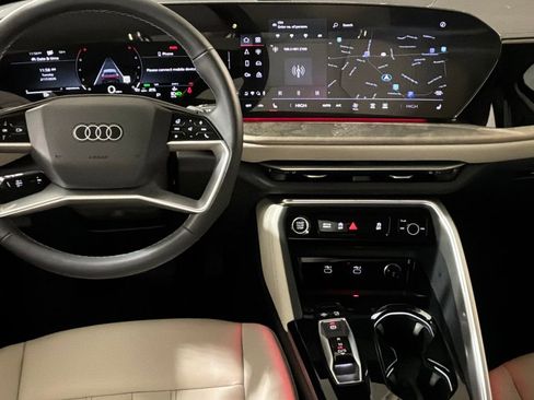 Used 2025 Audi Q5 Premium w/ Convenience Package image 20