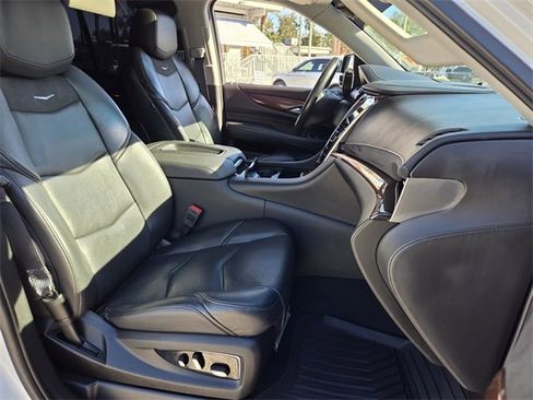 Used 2019 Cadillac Escalade Luxury image 23