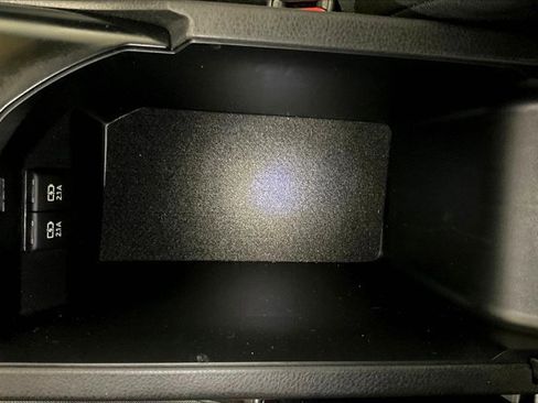 Certified 2020 Toyota Camry LE image 40