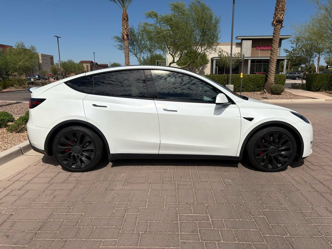 Used 2022 Tesla Model Y Performance AWD/4WD image 2