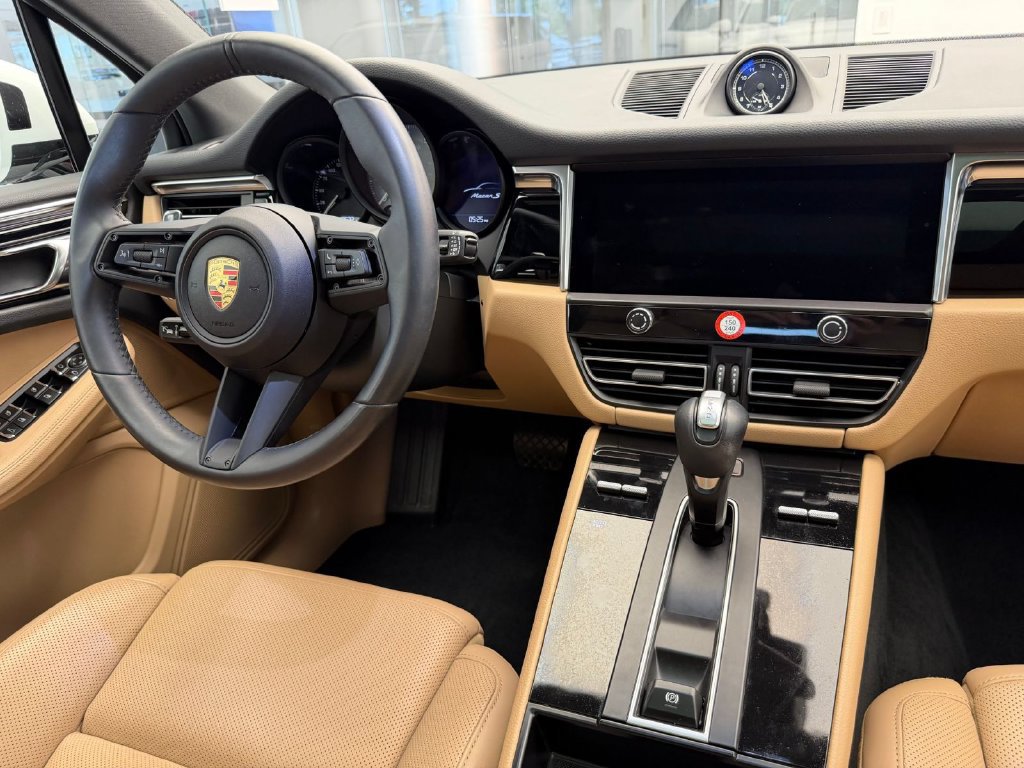 Certified 2024 Porsche Macan S AWD/4WD image 14