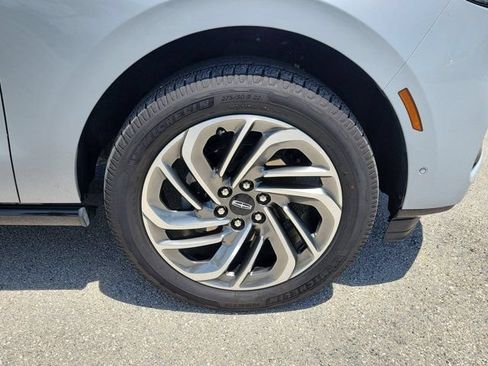 Certified 2025 Lincoln Navigator L Reserve AWD/4WD image 13