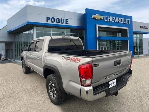 Used 2017 Toyota Tacoma SR5 image 3