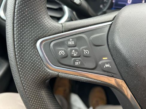 Used 2020 Chevrolet Equinox LT image 18