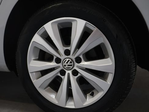 Used 2019 Volkswagen Golf S AWD/4WD image 32