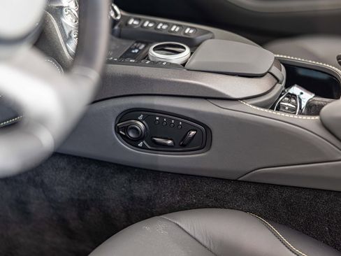 Used 2023 Aston Martin V8 Vantage image 16