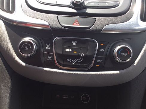 Used 2020 Chevrolet Equinox LS w/ LS Convenience Package AWD/4WD image 34