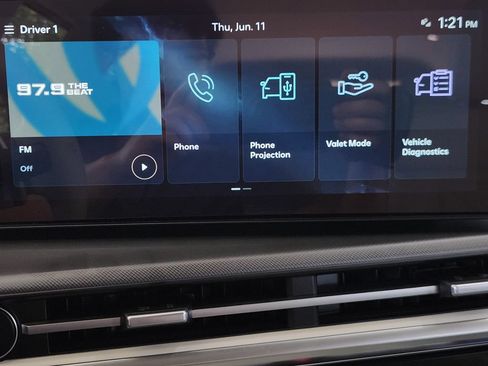 Used 2025 Hyundai Santa Fe SEL FWD image 17
