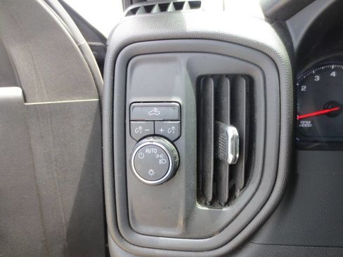 Used 2019 Chevrolet Silverado 1500 Custom w/ Custom Value Package image 11