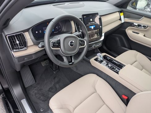 New 2026 Volvo XC90 B5 Core image 12
