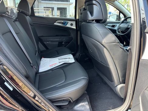 New 2025 Kia Sorento S w/ Panoramic Sunroof Package FWD image 21