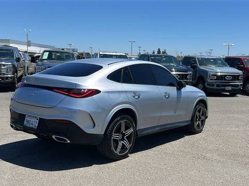 Used 2024 Mercedes-Benz GLC 300 4MATIC image 3