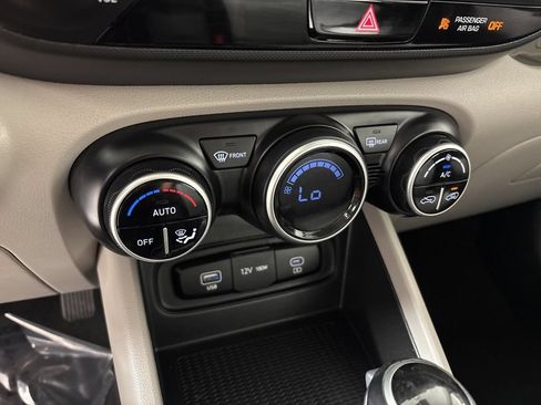 Used 2025 Hyundai Venue SEL FWD image 34