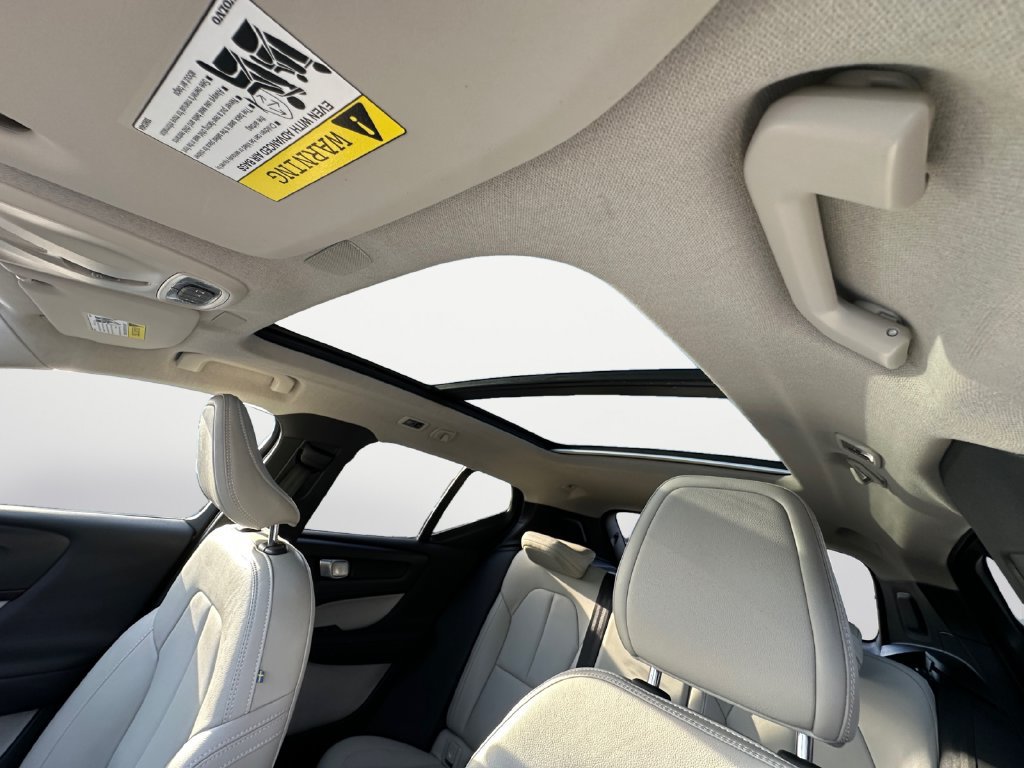 Used 2021 Volvo XC40 T5 Momentum w/ Premium Package AWD/4WD image 18