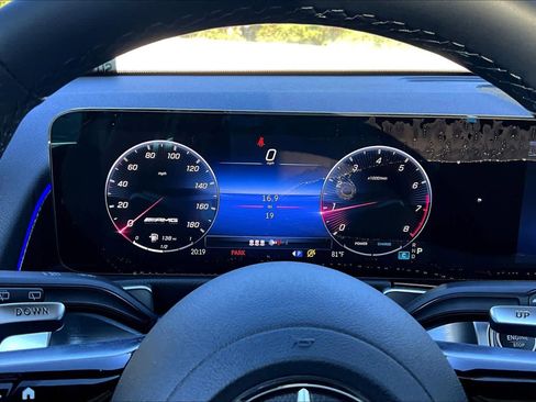 Used 2025 Mercedes-Benz GLB 35 AMG 4MATIC image 26