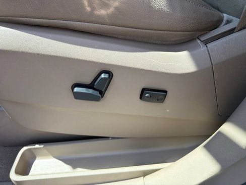 Used 2013 Chrysler Town & Country Touring-L w/ Driver Convenience Group FWD image 28