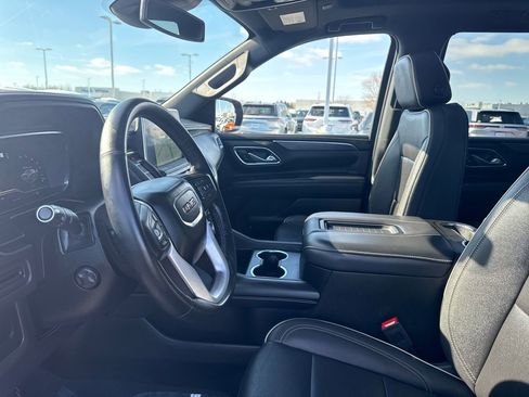 Used 2023 GMC Yukon SLT image 12